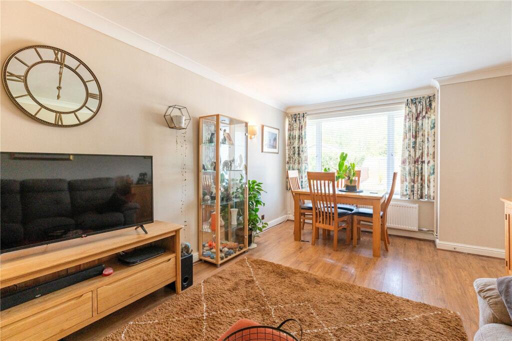 Stirling Road, Market Lavington, Devizes, Wiltshire, SN10 photo 4