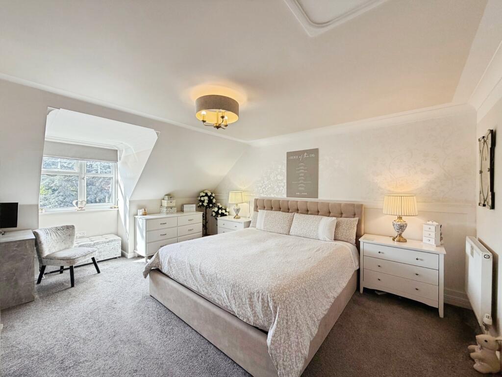 House in Rushmoor, North Town - View 4