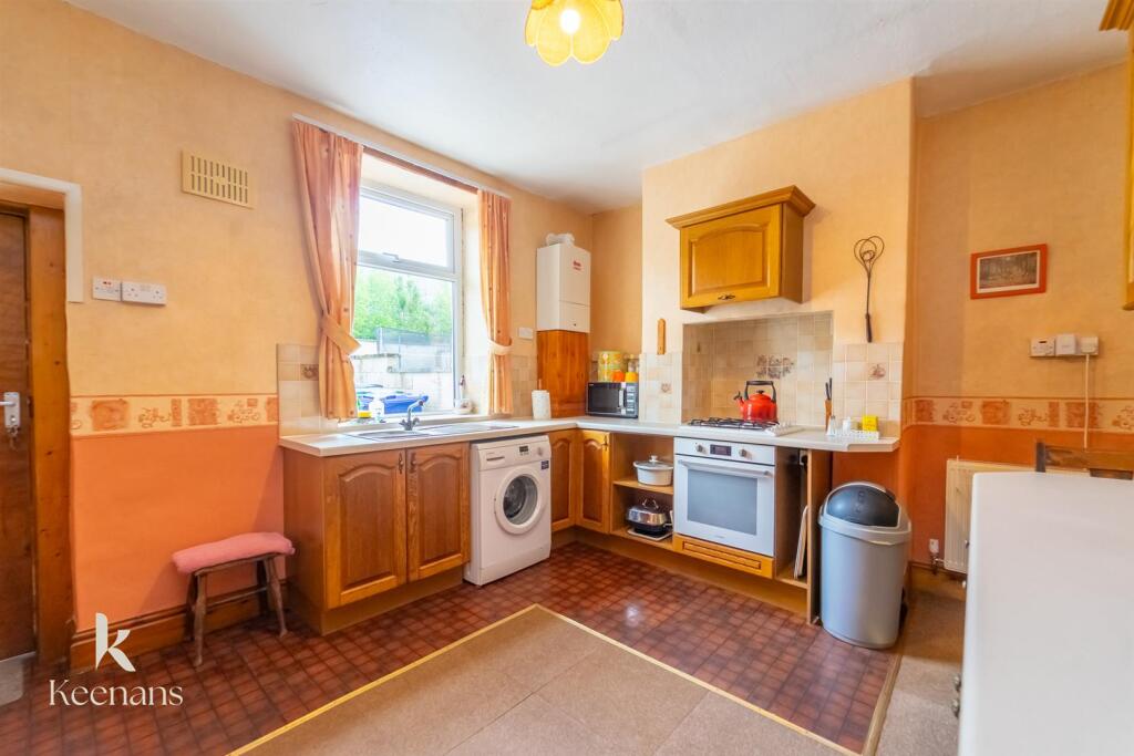 House in Hyndburn, Enfield - View 3