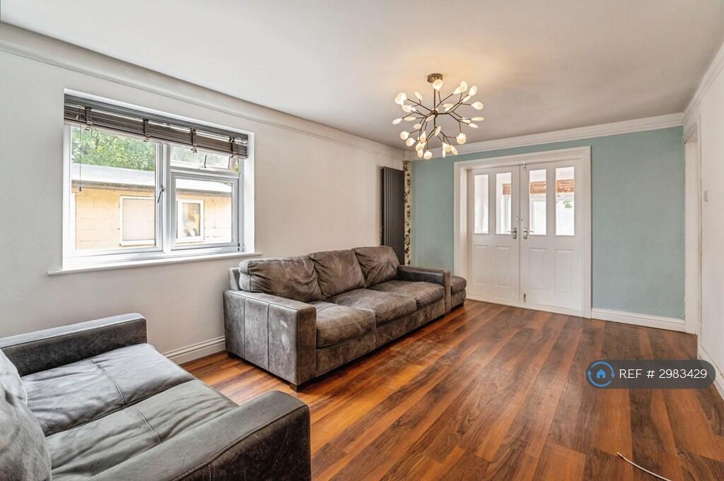 House in Basildon, Essex - View 4