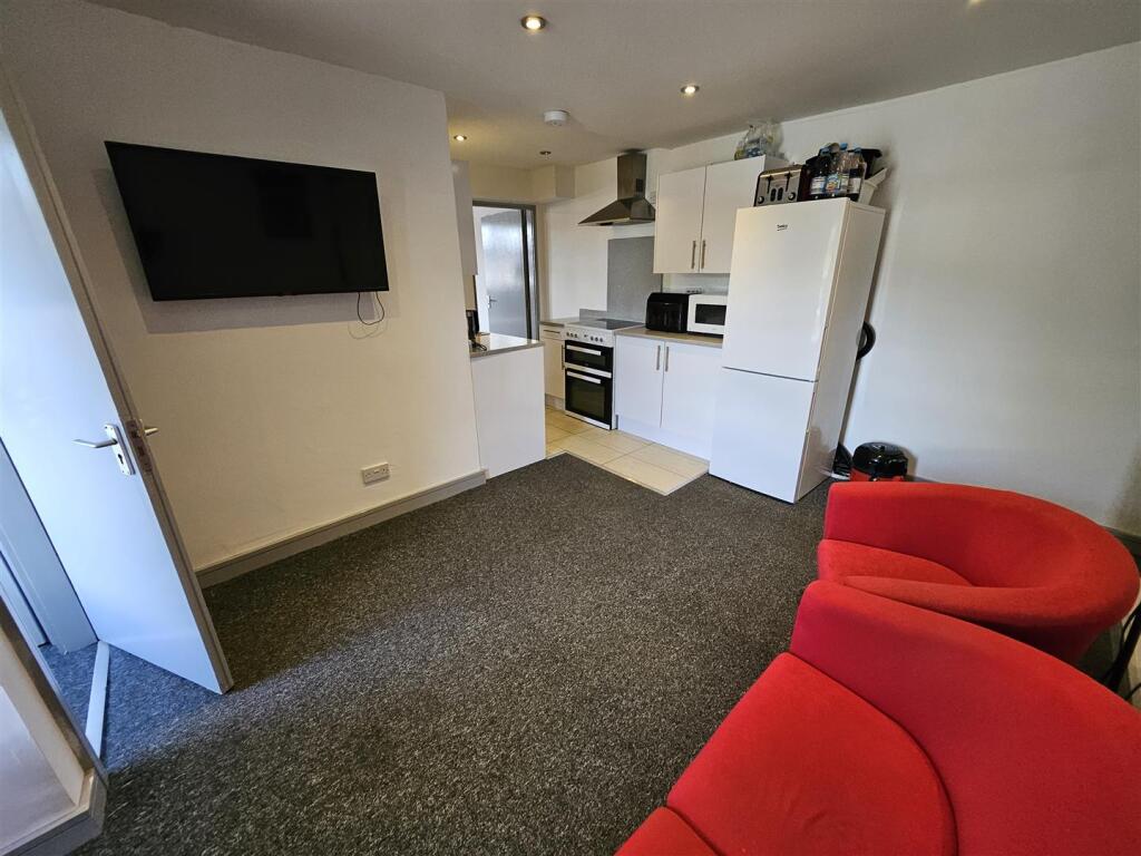 BILLS INCLUDED - Hobson Road, Selly Park