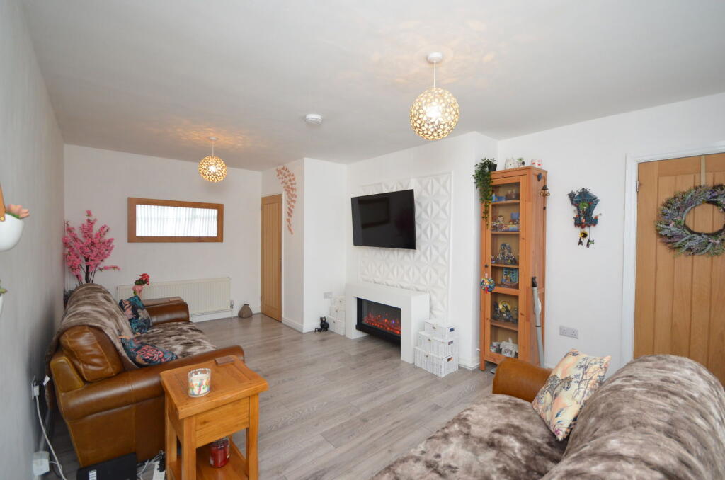 Beaulieu Avenue, Kingswinford, Kingswinford, West Midlands,  DY6 8QA photo 3