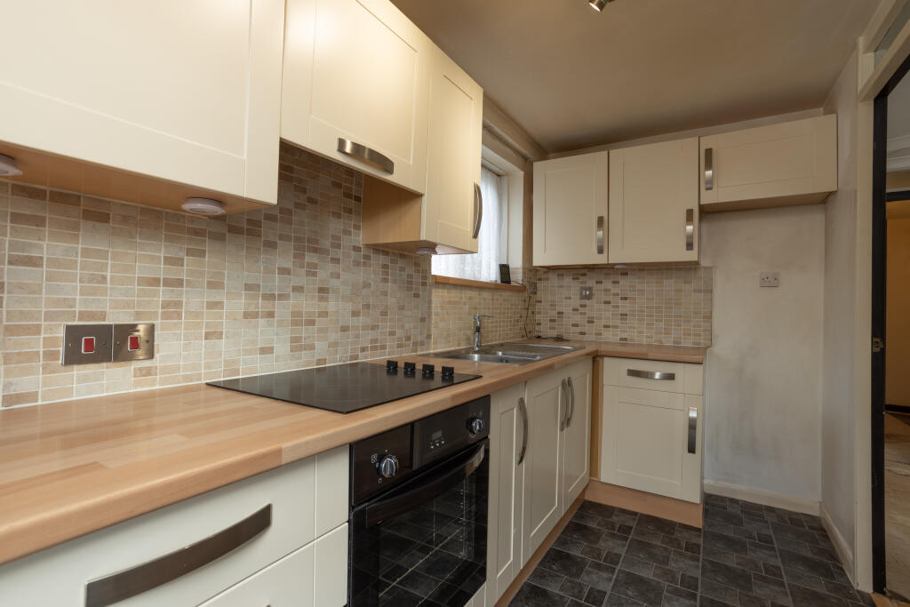 Apartment in Southall - View 5