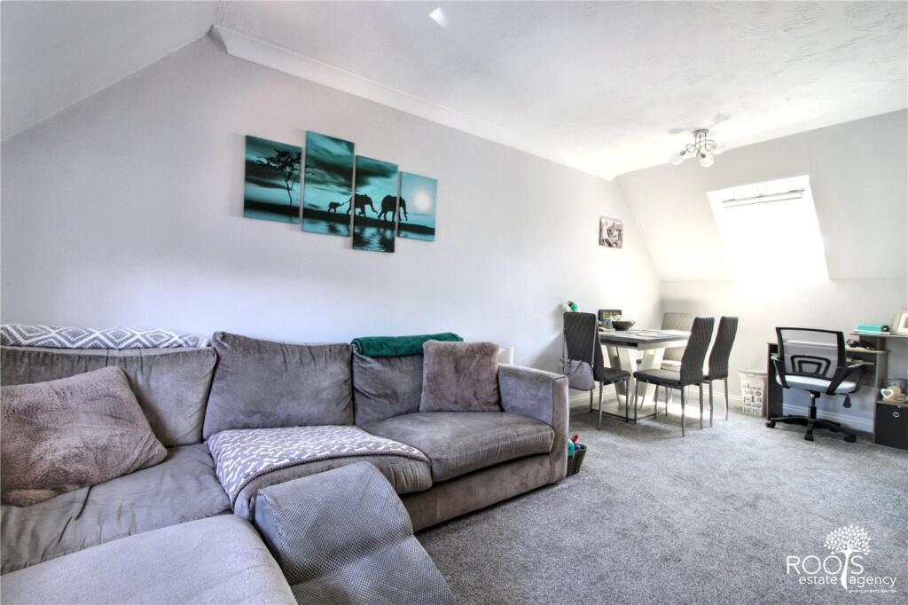 Apartment in Thatcham, West Berkshire - View 3