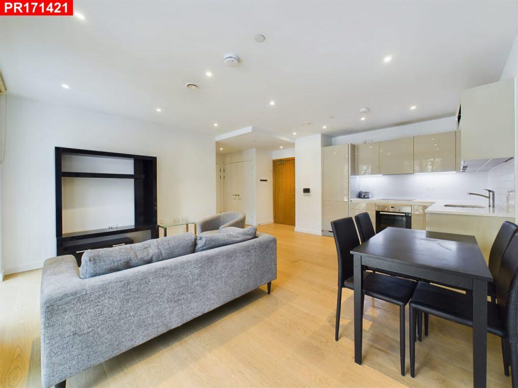 Main image of property: Elephant and Castle – 1 Bedroom Flat