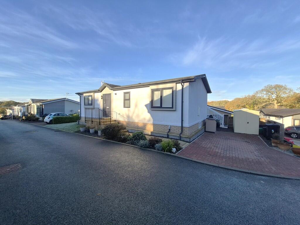 2-bed detached on Goldenbank, £280,000