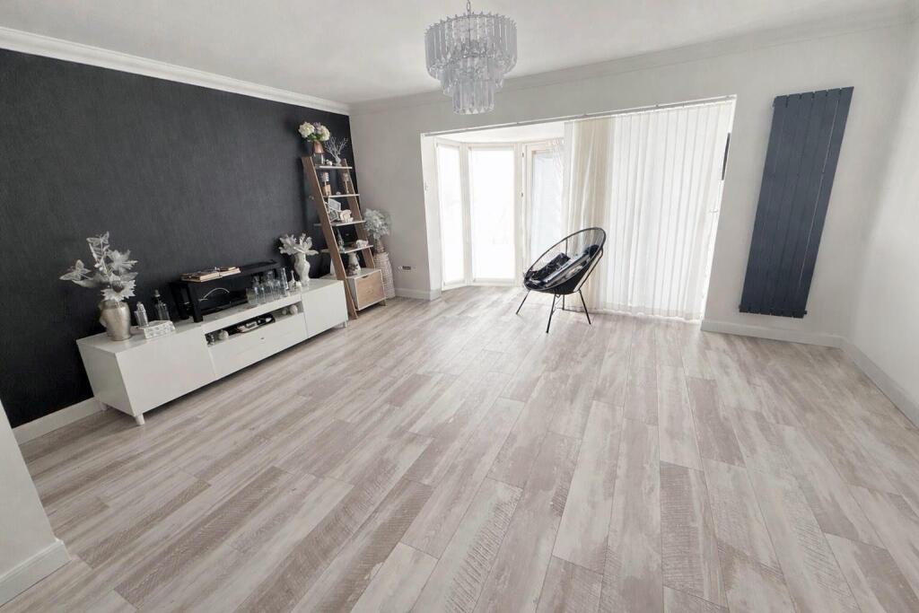House in Castle Point, Canvey Island - View 4