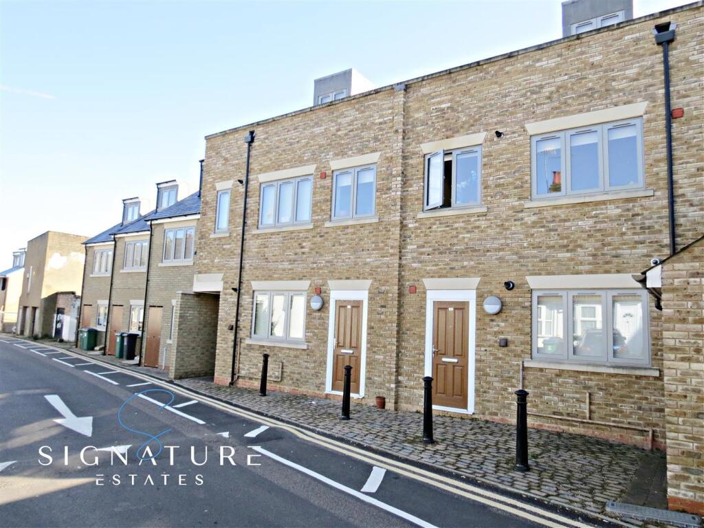 Main image of property: Flat 3, 28 Loates LaneWatfordHertfordshire