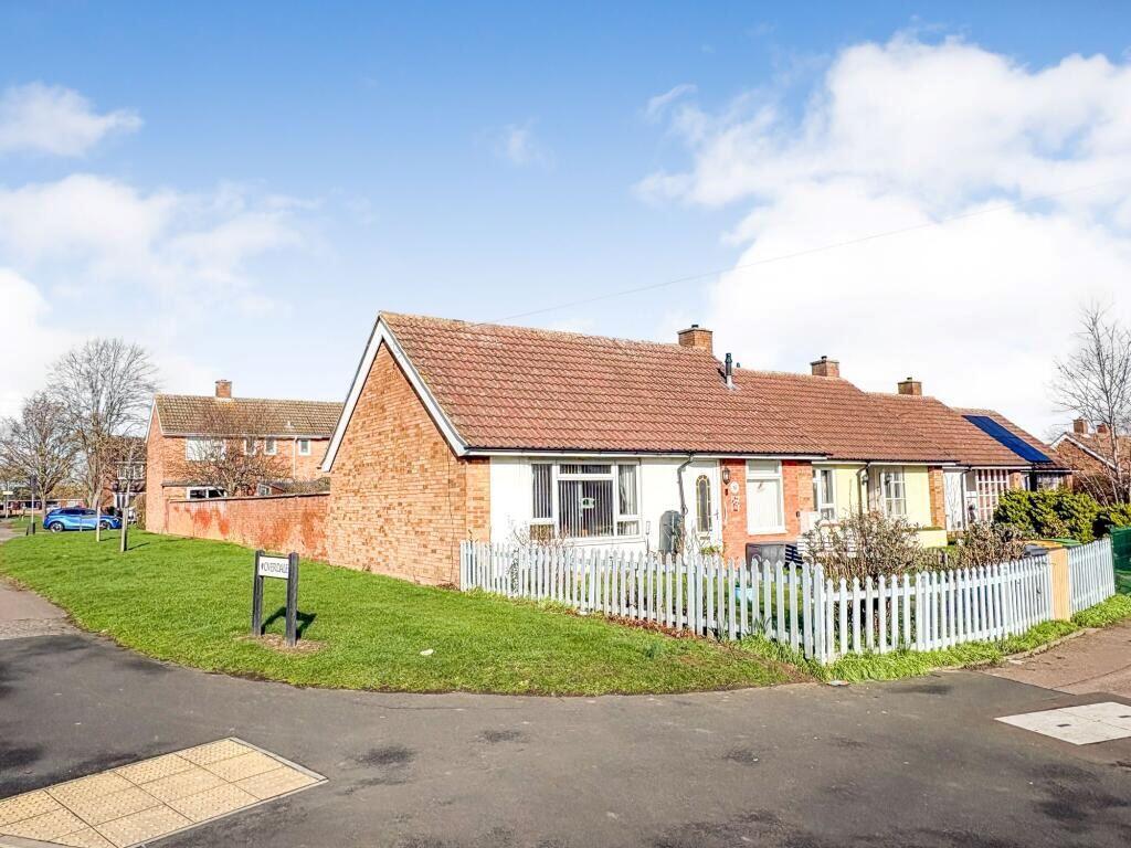 Main image of property: 180 Queens Drive, Bedford, Bedfordshire, MK41 9HR