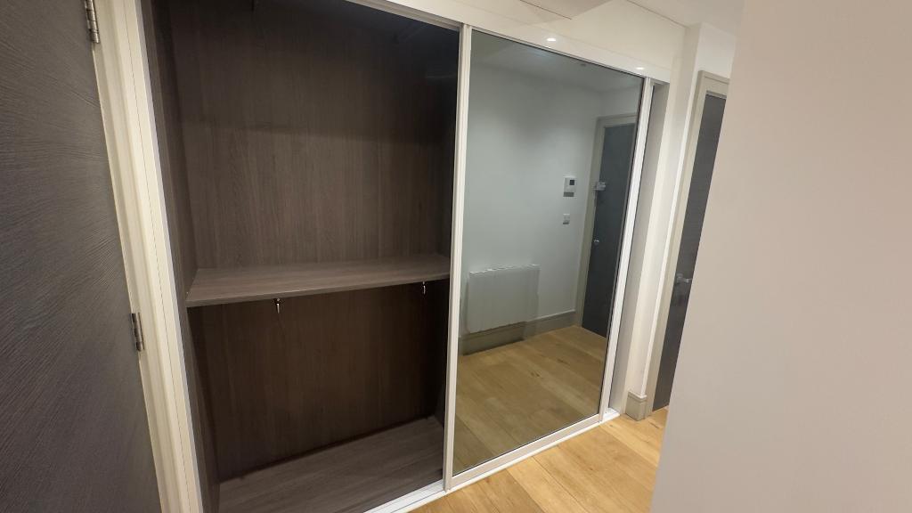 Apartment in Croydon - View 5