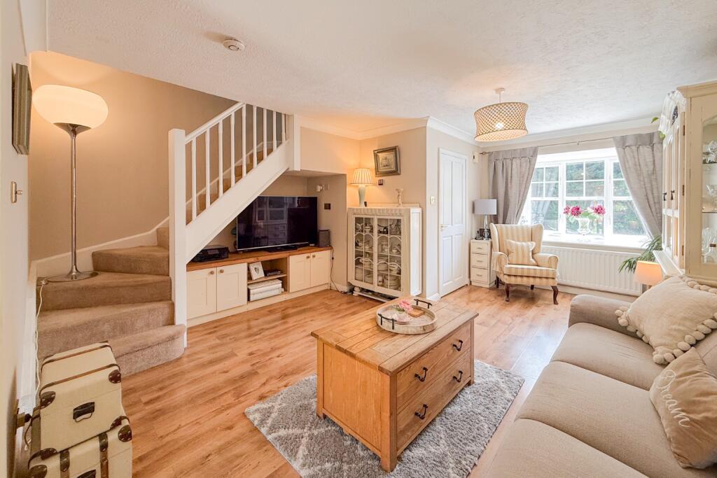 14 Heynes Green, Maidenhead, Berkshire, SL6 3NA photo 3