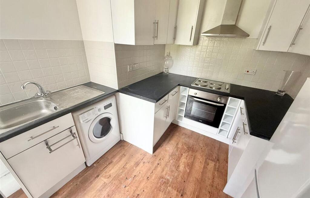 Apartment in Luton, High Town - View 3