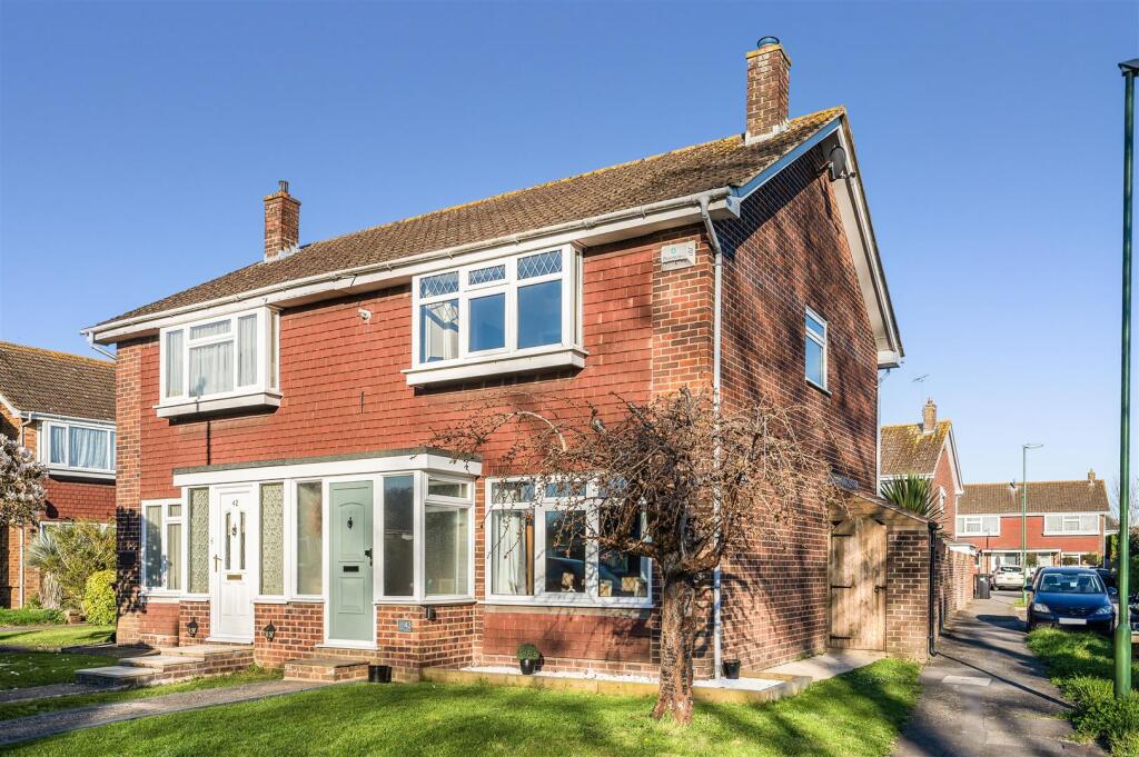3-bed semi-detached on Arnold Way, Bosham, Chichester, £360,000