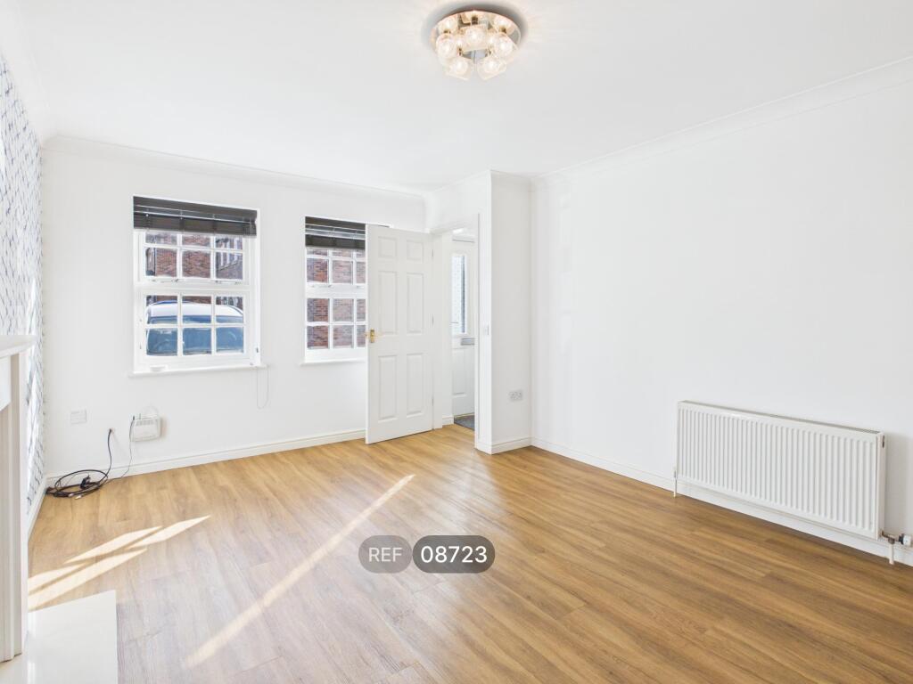 House in Hull - View 2
