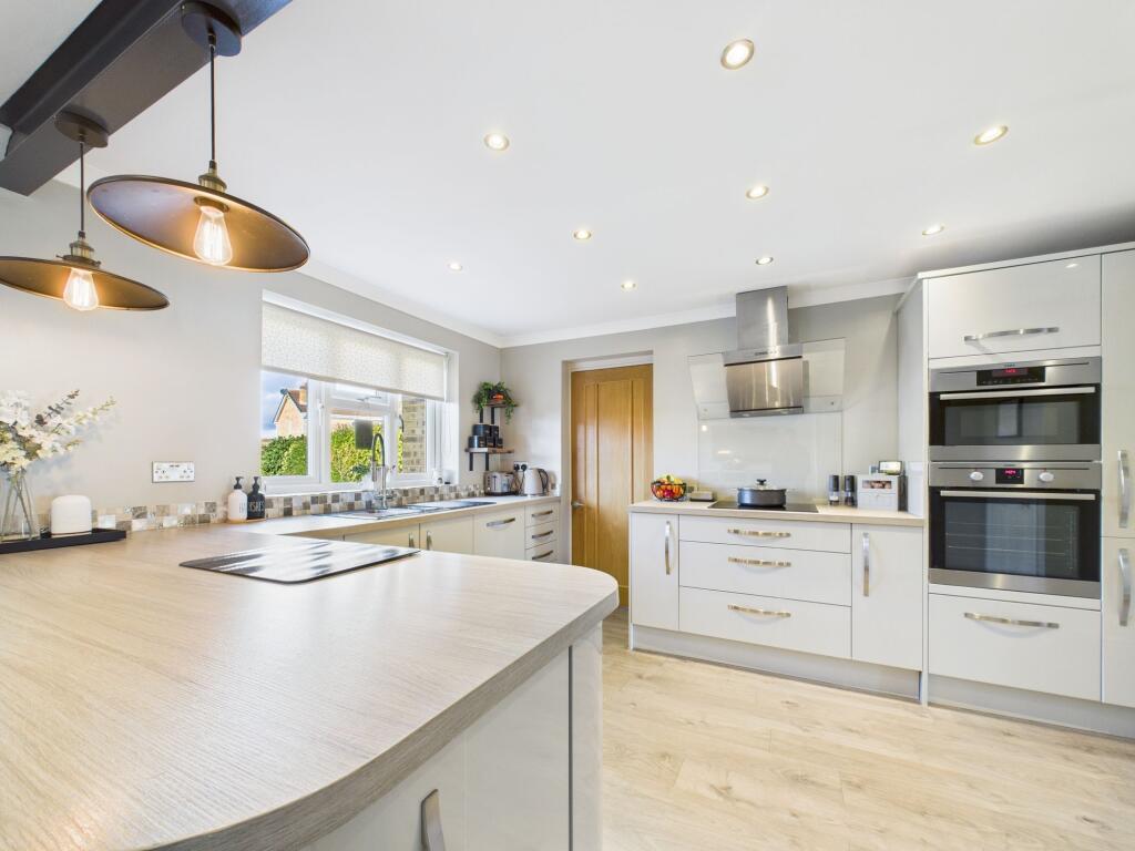 Oak Drive, Thorpe Willoughby, YO8 photo 3