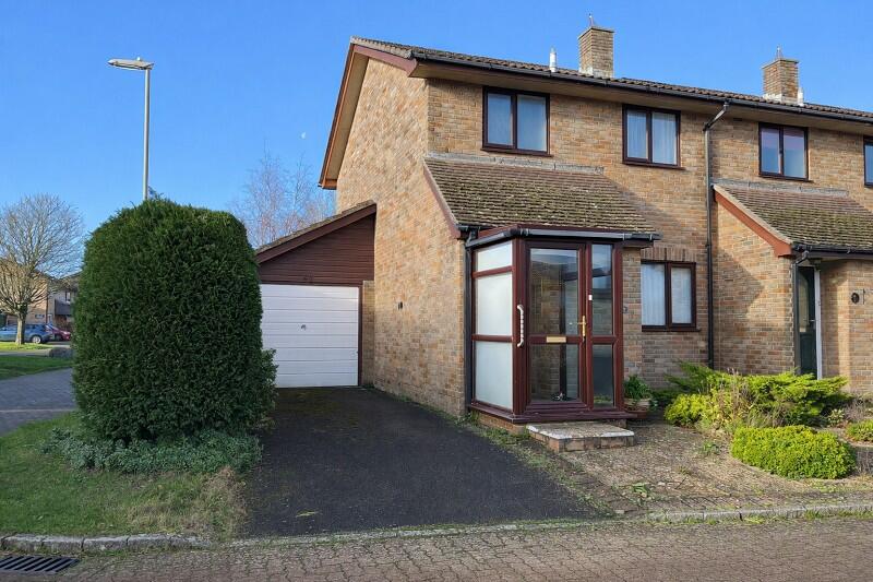 3-bed terraced on Ashdown Walk, New Milton, Hampshire. BH25 6TX, £335,000