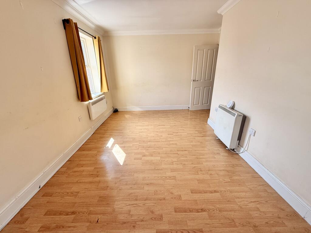 7 Godwin Court, Swindon, Wiltshire SN1 4BB photo 4