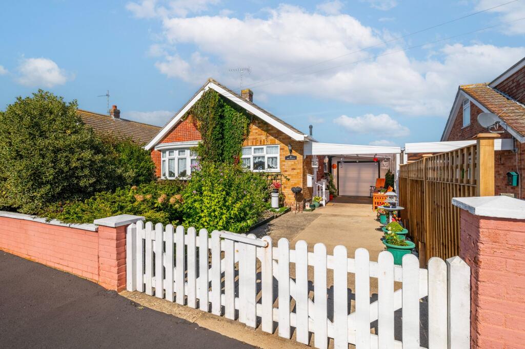 2-bed bungalow on Arthur Avenue, Caister-On-Sea, £250,000