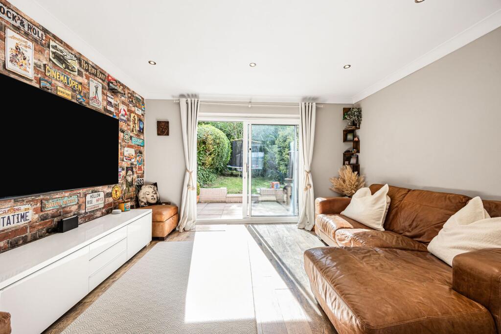 House in Hemel Hempstead, High Wycombe Community Board - View 2