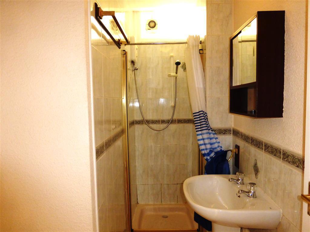 Apartment in Torquay - More