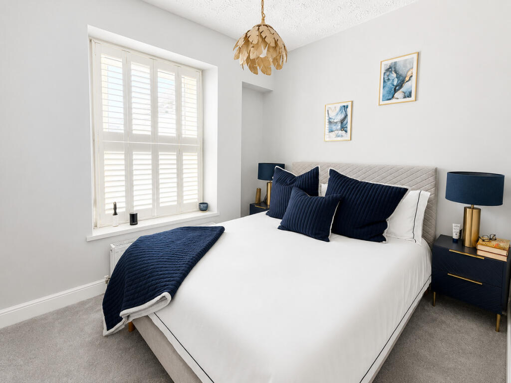 House in Bridgend, Hencastel - More