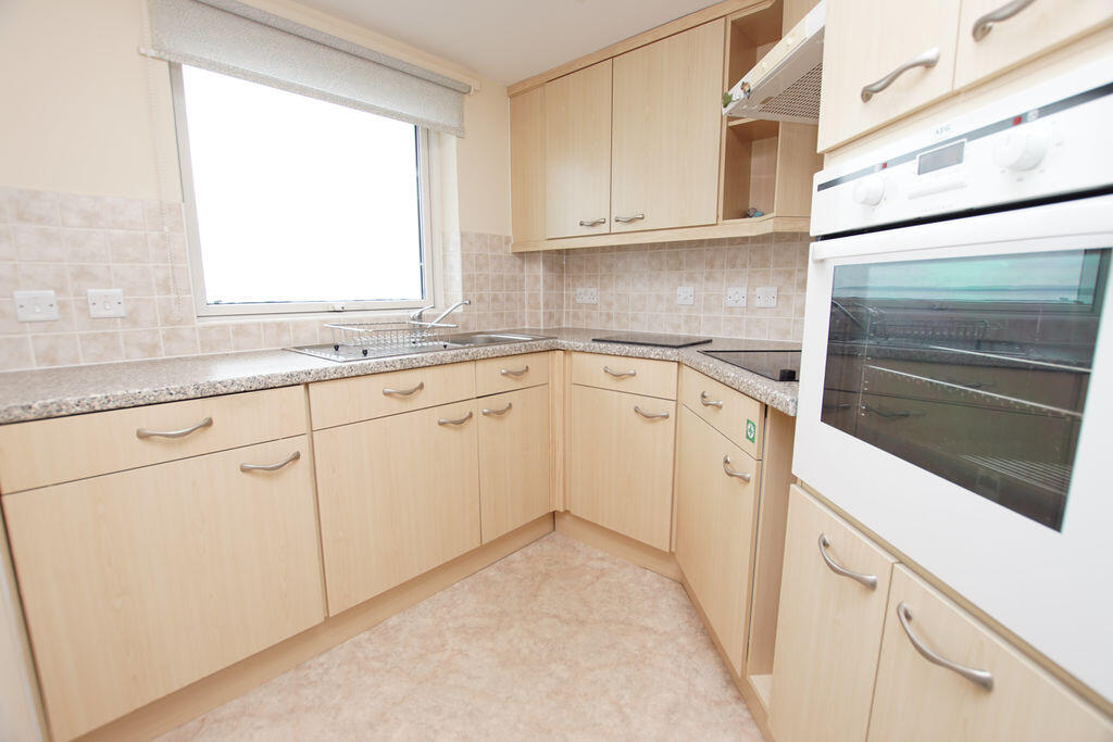Marine Parade East, Lee-On-The-Solent, PO13 - More