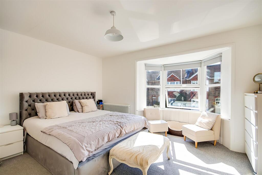 Wenban Road, Worthing, BN11 - More