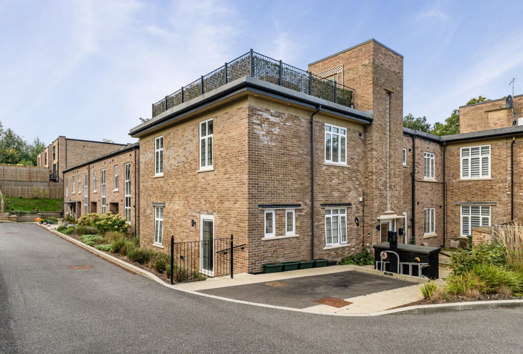 Main image of property: John Martin Gardens, Standish, Stonehouse, Gloucestershire, GL10