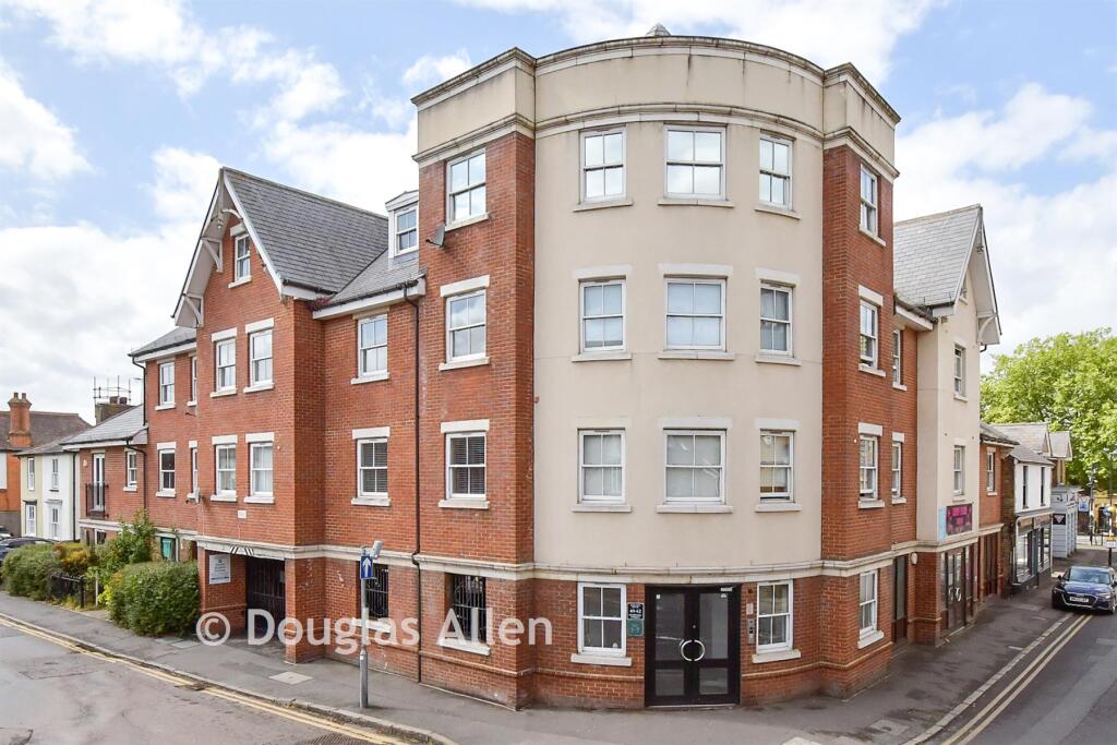 Main image of property: Hemnall Street, Epping, Essex