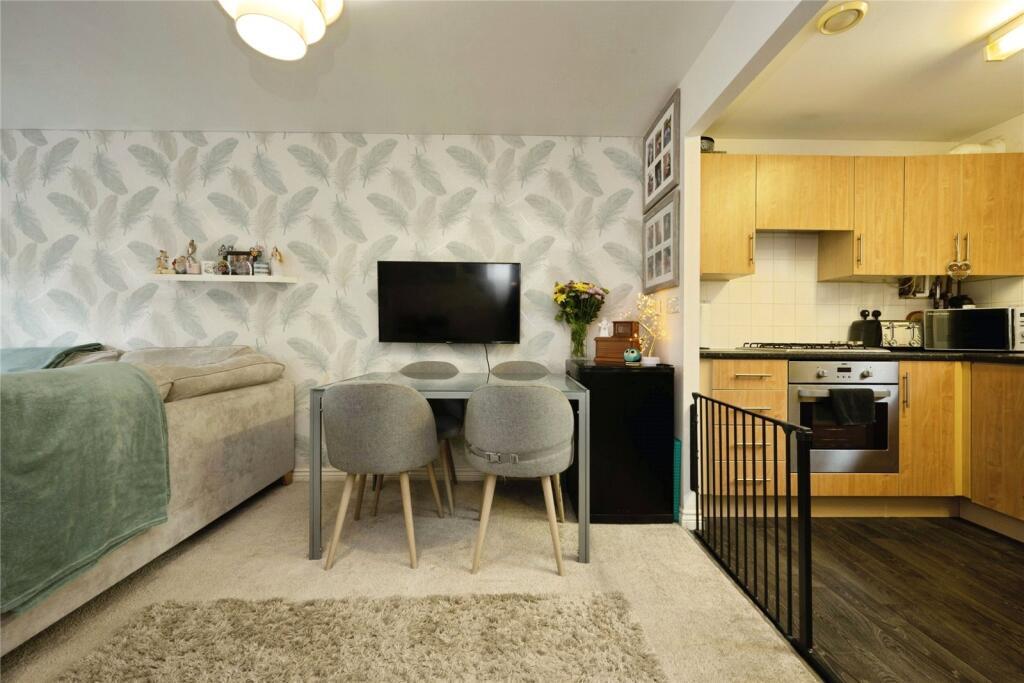 Apartment in Milton Keynes - View 3