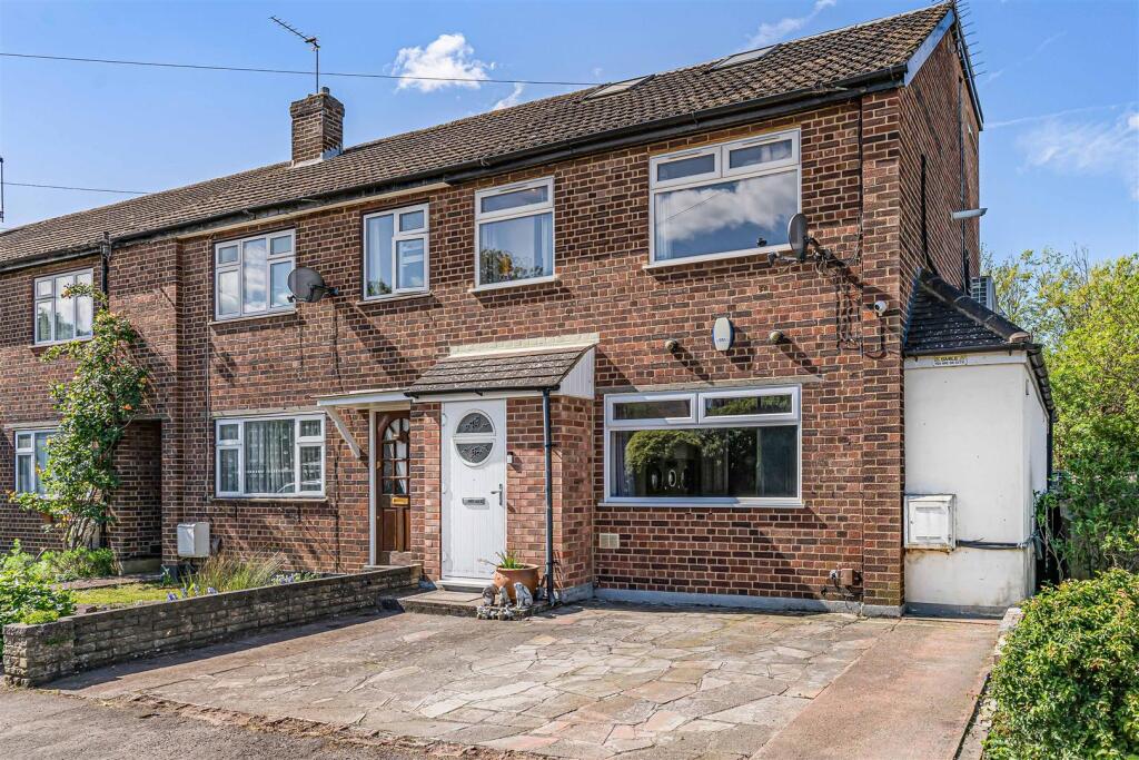 Main image of property: Sunnyhurst Close, Sutton