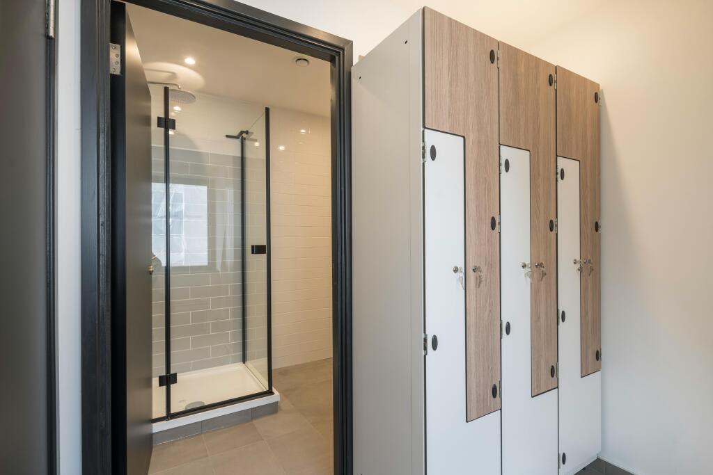 5th floor demised shower and lockers