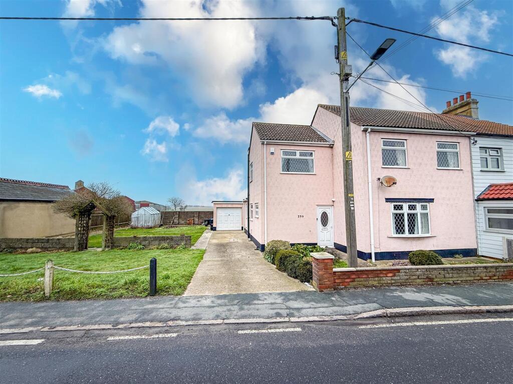 3-bed semi-detached on Harwich Road, Little Clacton, Essex, £280,000