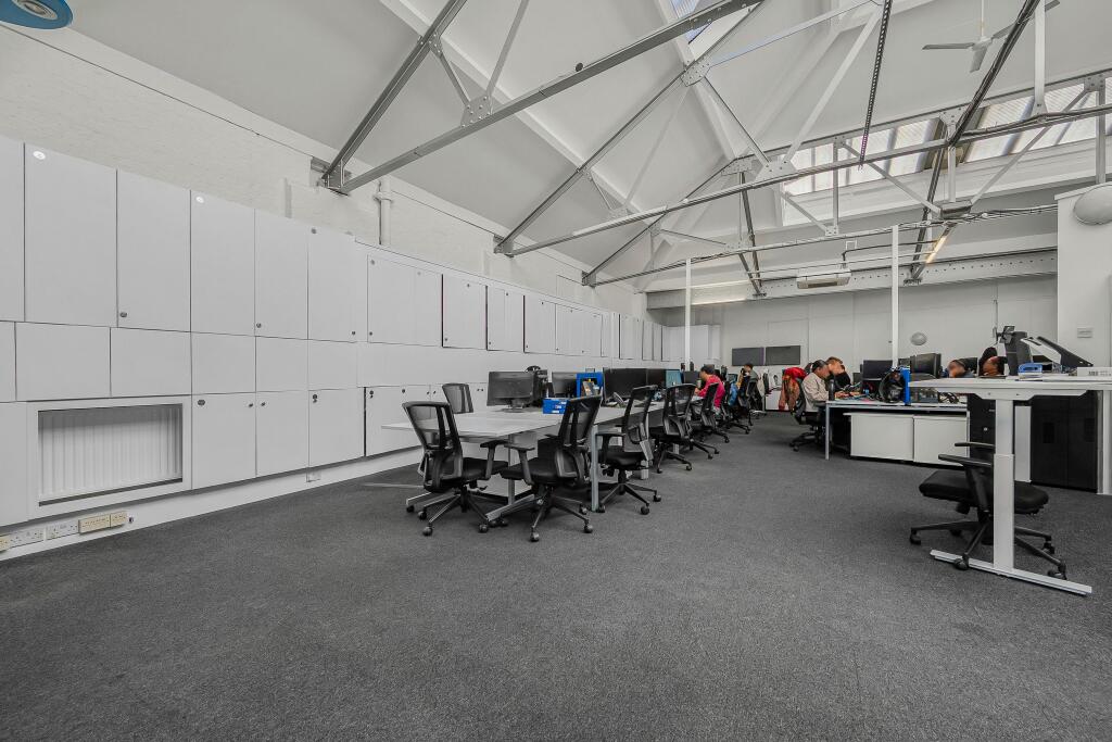OFFICE 3.jpg