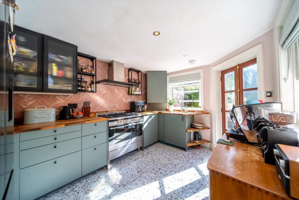 House in London, East Dulwich - View 2