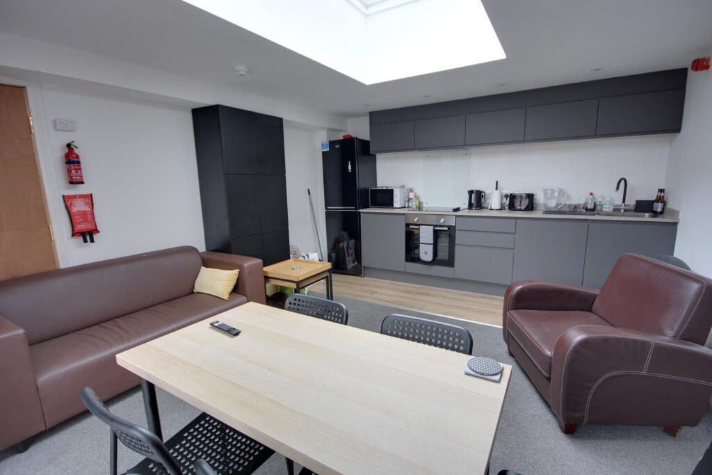 Main image of property: Gilesgate, Durham