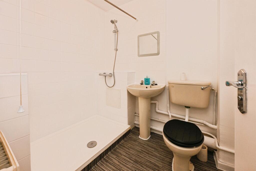 Apartment in Enfield - More