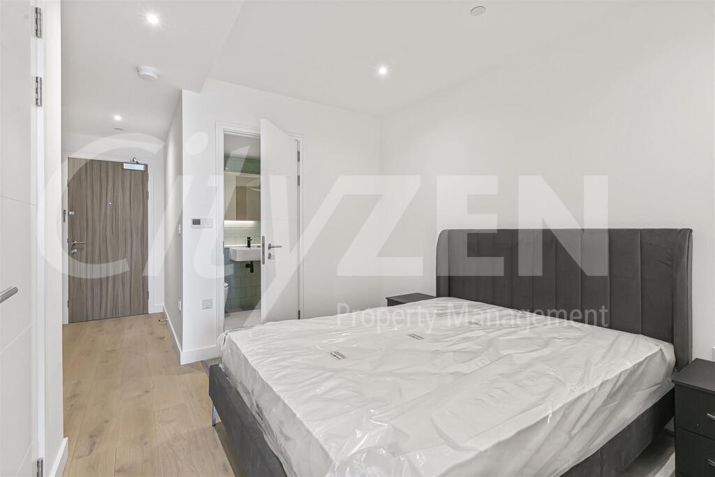 Apartment in Watford, Hertfordshire - More