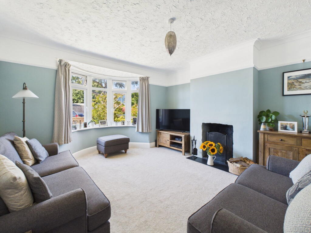 House in Worthing, West Sussex - More