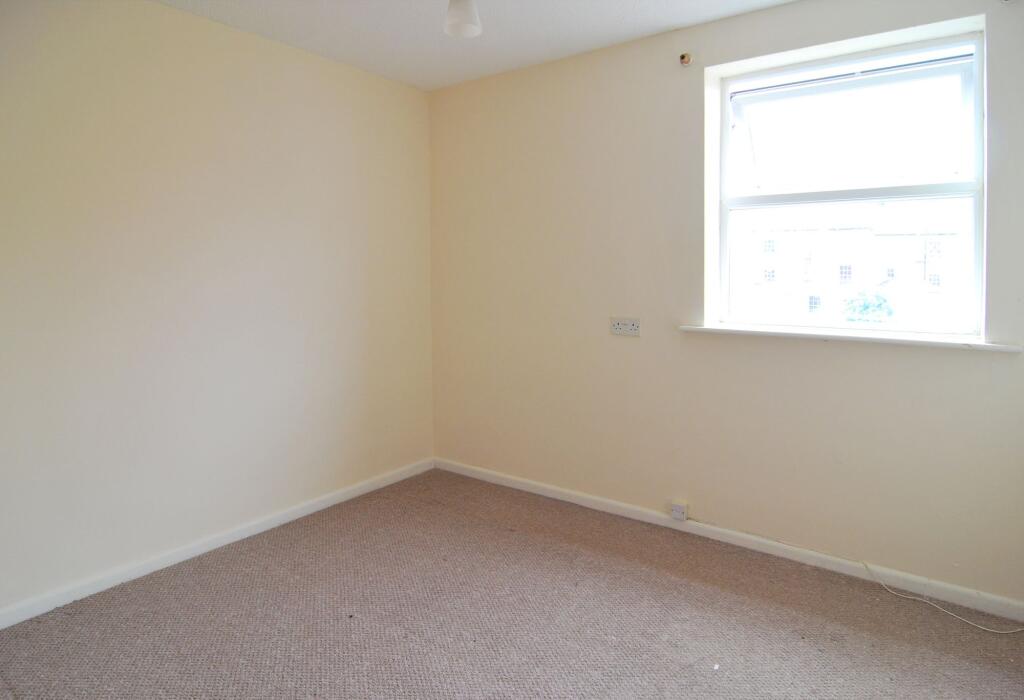 Apartment in Gloucester - View 4