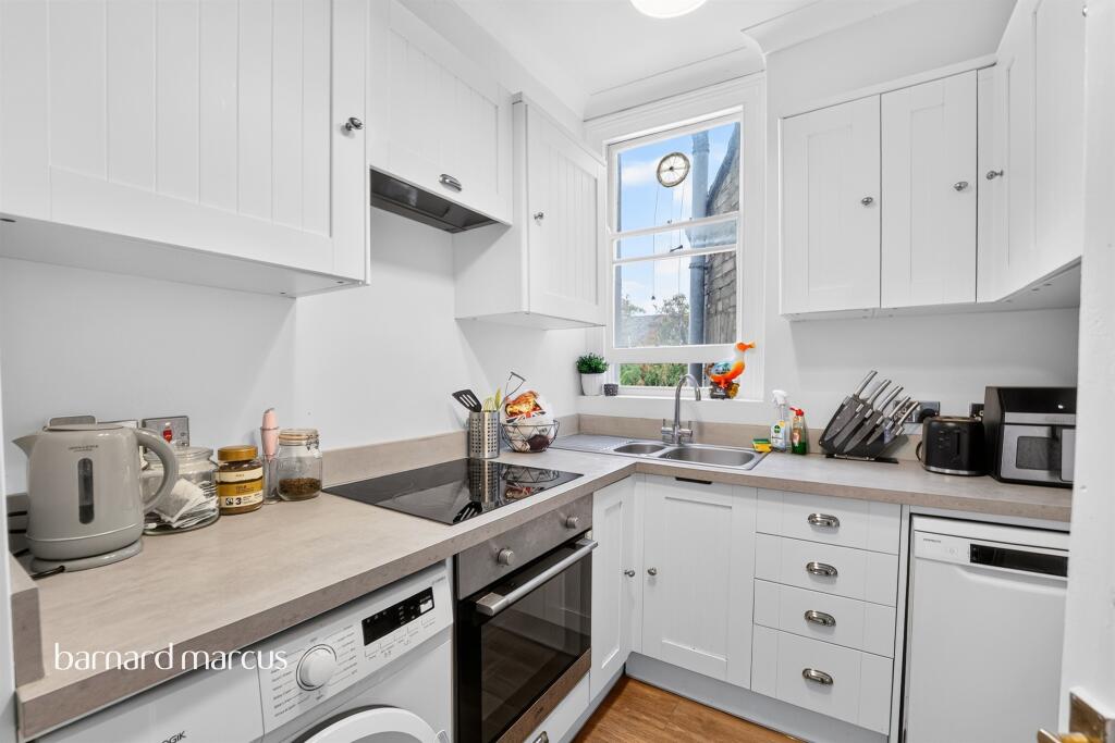 Apartment in London - View 5