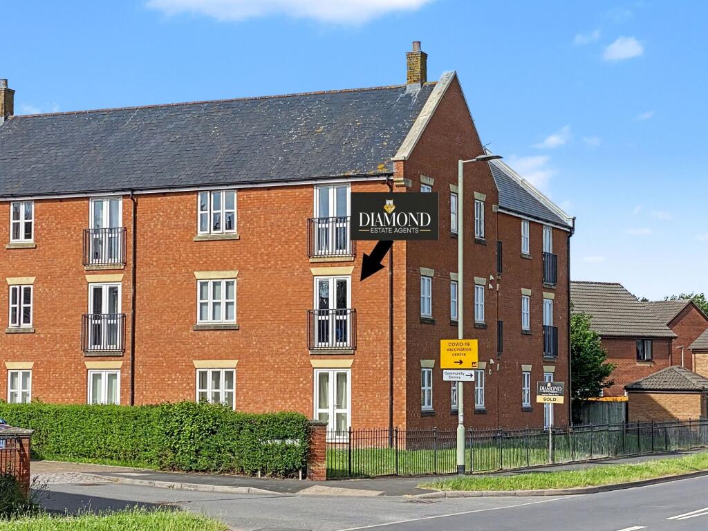 1-bed flat on Barle Court, Tiverton, EX16, £130,000