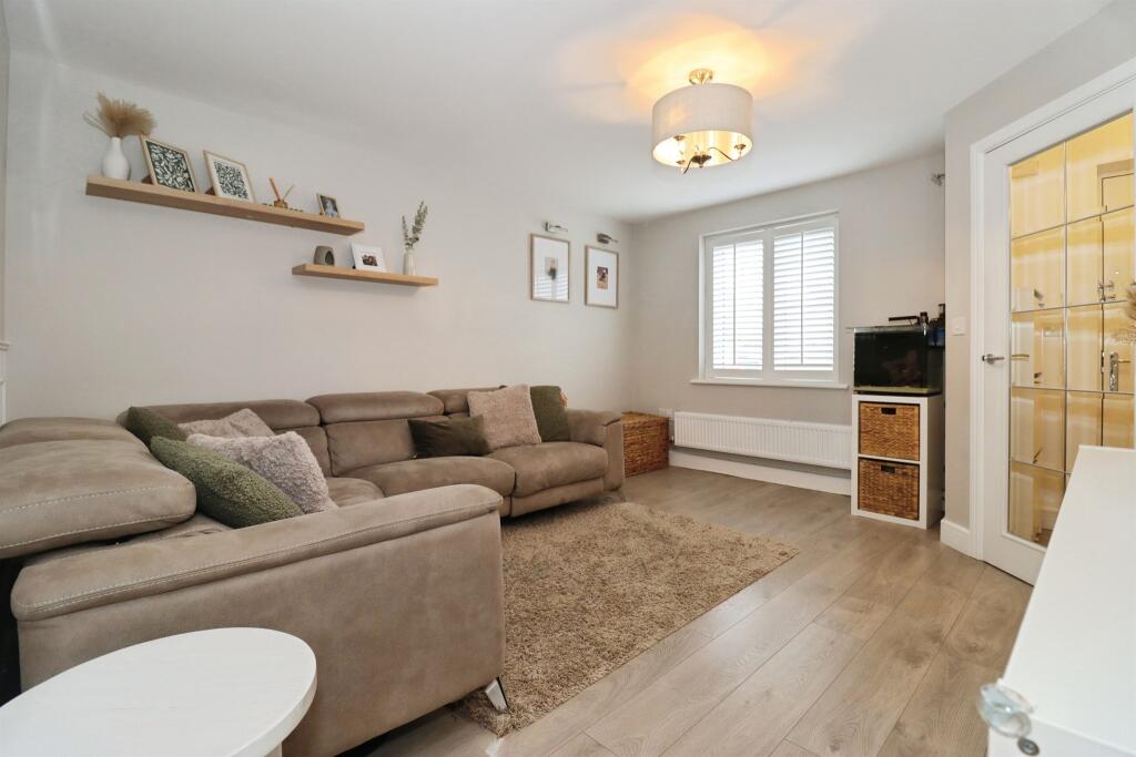Bramble Close, Emersons Green, Bristol photo 4