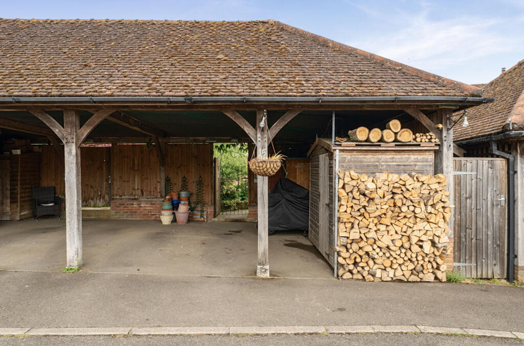 House in Horsham, Watersfield, Coldwaltham - More