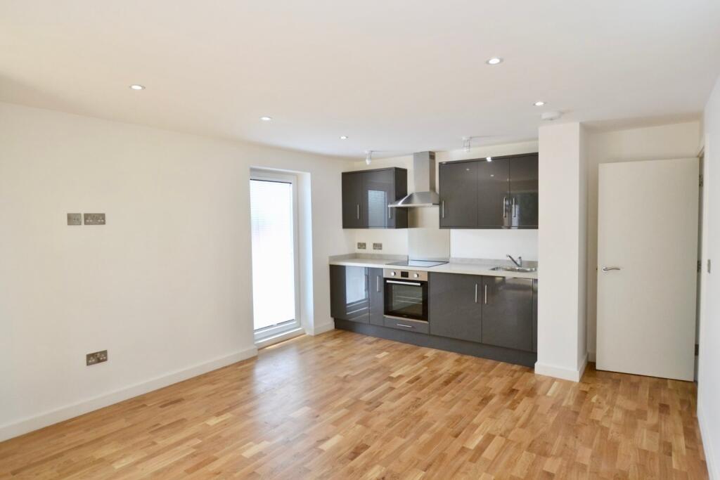 Main image of property: Waverley Avenue, Gedling, Nottingham, Nottinghamshire, NG4 3HZ