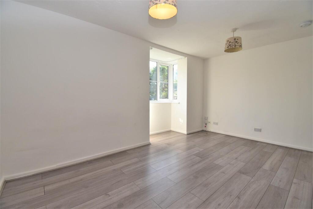 Apartment in Southall - View 2