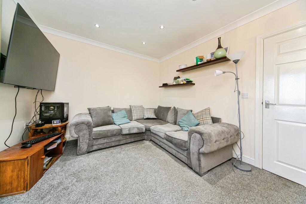 27 Thingwall Road, Wirral, CH61 photo 2