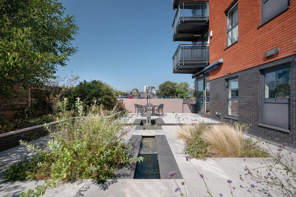 Apartment in London - More