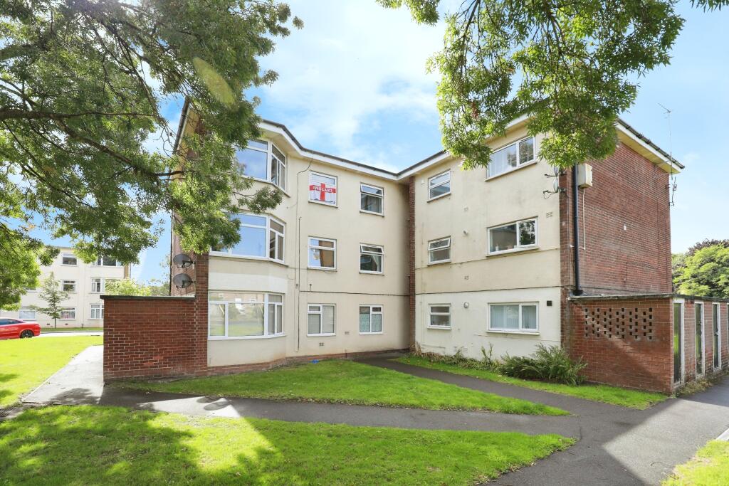 2-bed flat on Norwich Place, Newcastle, ST5, £90,000