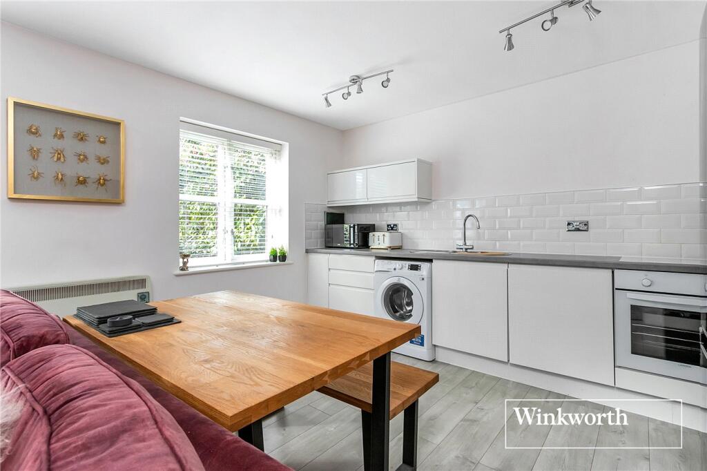 Constable Close, Friern Barnet, London, N11 - More